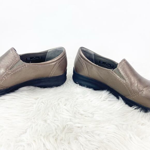 Clarks in Motion 9 Women's Bronze Gold Leather Slip On Round Toe Loafers Shoes - Picture 8 of 12